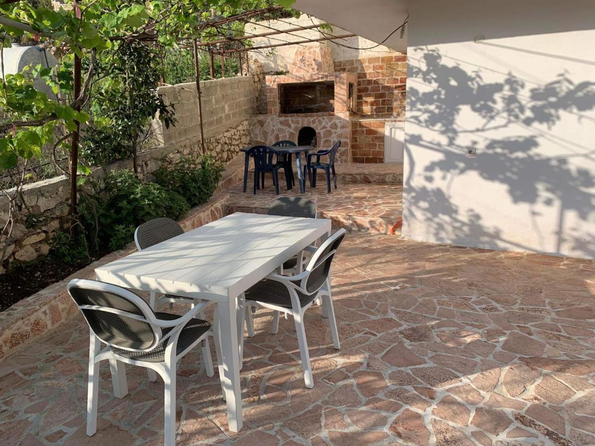 Sarsed Home, Sarande Bagian luar foto