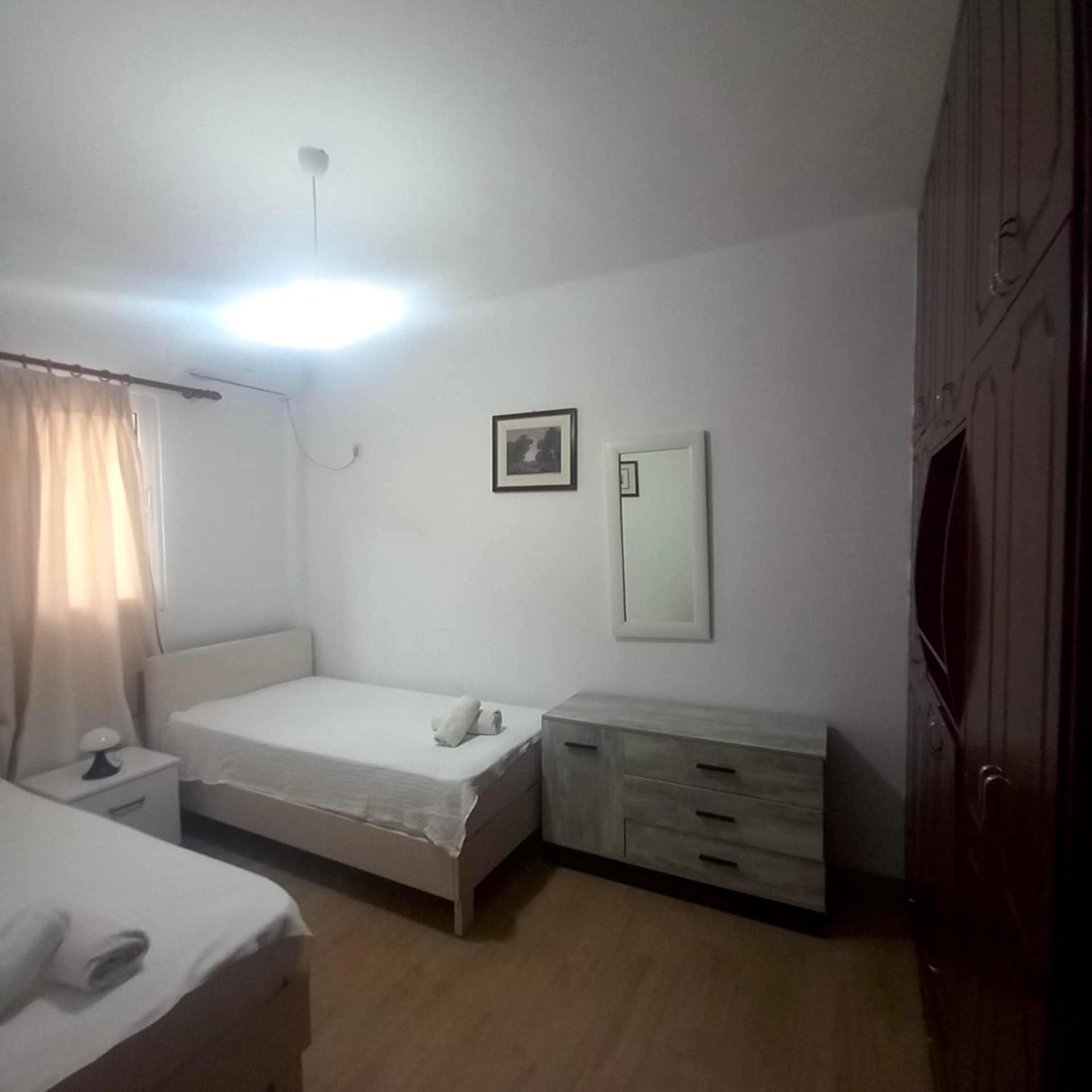 Sarsed Home, Sarande Bagian luar foto